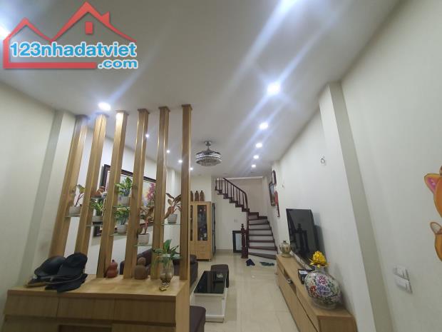 Bán Nhà Đường An Dương Vương 39m2 x 5 tầng, ngõ thông gần Phố với 5 phòng ngủ đầy đủ công - 3