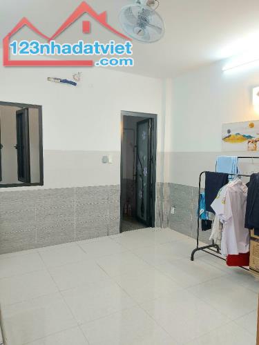 BÁN NHÀ 3 TẦNG HẺM 7M ĐƯỜNG NGUYỄN VĂN KHỐI. PHƯỜNG 9 .GV ..DT 90M 💸💸💸 7.9 TỶ + 4 X 22 - 5