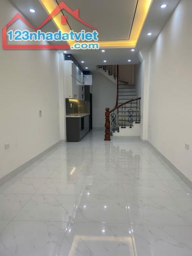 KIM GIANG - HOÀNG MAI - DTSĐ 30M2 x 5T - MT 3M - 6.65 TỶ - NGÕ Ô TÔ LÙI DỪNG ĐỖ NGÀY ĐÊM - 1