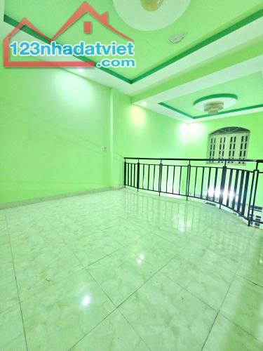 NHÀ 2 TẦNG GẦN 100M2 NGANG 5M - VÀI BƯỚC CHÂN RA TÂN HIỆP 18 VÀ 16 - Ô TÔ NGỦ TRONG NHÀ - - 3