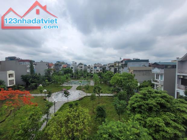 TĐC GIANG BIÊN-PHÂN LÔ-VỈA HÈ-ÔTÔ TRÁNH-KINH DOANH-VIEW VƯỜN HOA. DT:64m². 4tầng. Giá:16tỷ