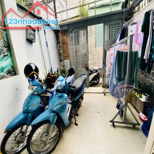 Bán nhà riêng hẻm ô tô đường Hồ Văn Tư, Quận Thủ Đức _ 2 tầng 2 pn 2 wc _ Ngang 5 mét _ Ch - 3