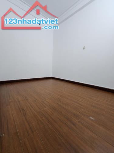 💥Bán gấp: Nhà đẹp Vĩnh Hưng - HM: 40m2-5T- 6.15 Tỷ - Ngõ nông, sát phố - 5