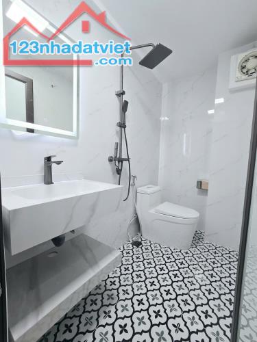 BÁN NHÀ MỚI ĐẸP KIM GIANG, Ô TÔ ĐỖ CỬA, KINH DOANH, NỘI THẤT XỊN, 44M2, 5T, GIÁ 10.98 TỶ. - 3