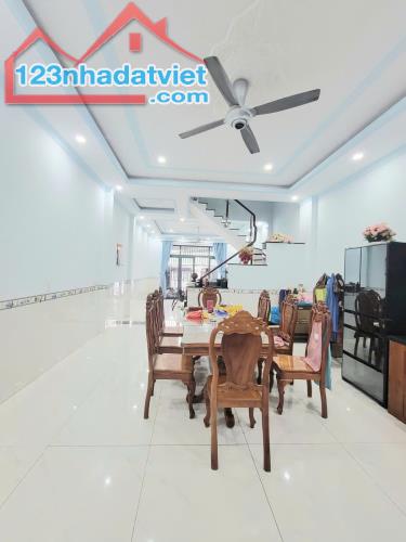 Nhà 3 Lầu LINH XUÂN,hẻm Xe Tải,DT 90M2(5*18), 4,9Tỷ,gần trường THPT Đào Sơn Tây