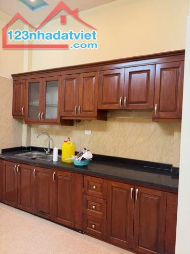 Cho thuê nhà ngõ 228 Tam Trinh, Mai Động, 40m2, 4 tầng, 5 ngủ, 11 Triệu - 3