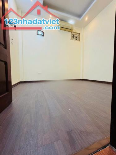 Cho thuê nhà ngõ 228 Tam Trinh, Mai Động, 40m2, 4 tầng, 5 ngủ, 11 Triệu - 4