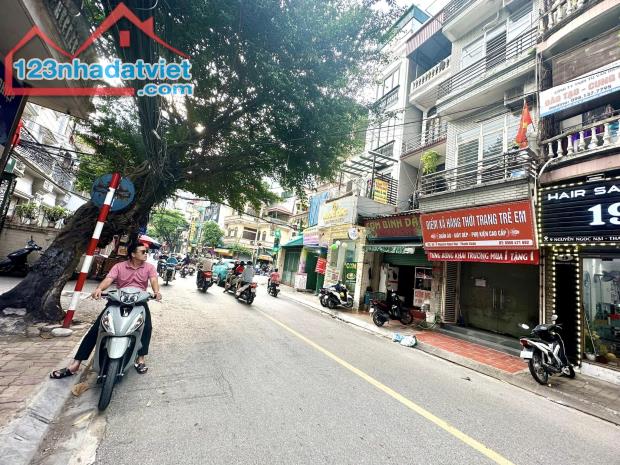 Bán nhà Phố Nguyễn Ngọc Nại, Thanh Xuân. DT: 45m. Vỉa hè Oto tránh, K doanh. Giá: 15 tỷ 9