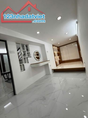 Cần bán nhà 3 tầng Khâm Thiên, 22m2, 3 ngủ, 2 vệ sinh, 3.2 tỷ - vị trí đẹp, ngõ nông, sổ - 3