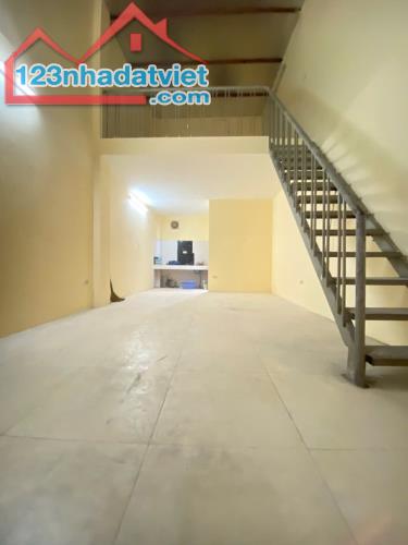 Cho thuê nhà Mặt Bờ Sông Sét, 40m2 + gác xép 1 tầng, 7 Triệu - Kinh doanh kết hợp ở