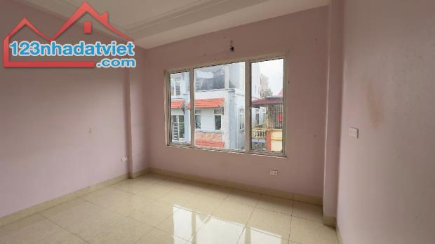 NHÀ ĐẸP PHỐ VŨ XUÂN THIỀU, LONG BIÊN, ÔTÔ TRÁNH, KINH DOANH: DT: 38m².   4 tầng. Giá: 11tỷ - 4