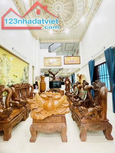 Bán Nhà Mặt Tiền Hiệp Thành 13, 326m2, 4 Tầng ngang 7m