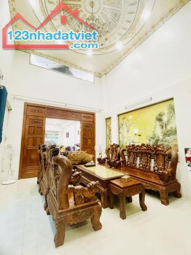 Bán Nhà Mặt Tiền Hiệp Thành 13, 326m2, 4 Tầng ngang 7m - 3