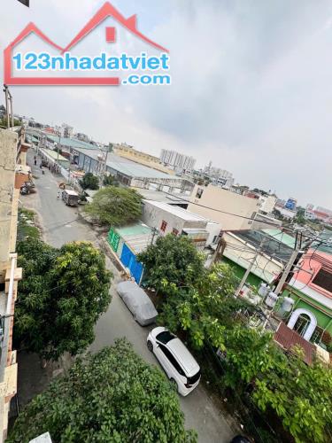 BÁN NHÀ ĐẸP, ĐƯỜNG TÂN THỚI NHẤT 25, Q.12, DT: 74M2, GIÁ  7.X TỶ. - 2