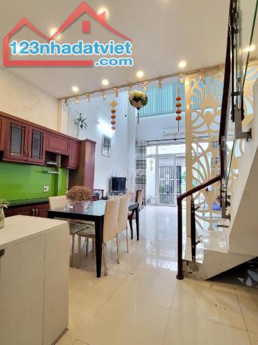 Nhà 3 tầng, Nguyễn Duy Trinh, 60m2, ngang 4.5m, ở ngay, nhỉnh 4 tỷ