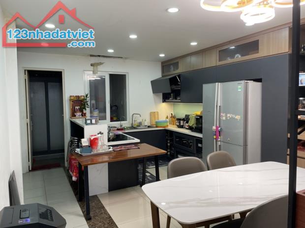 🏠 BÁN NHÀ 4 TẦNG ĐẸP, KINH DOANH ĐỈNH, HẺM XE HƠI TẠI TÂN BÌNH!  Diện tích: 60m²  Công nă - 4