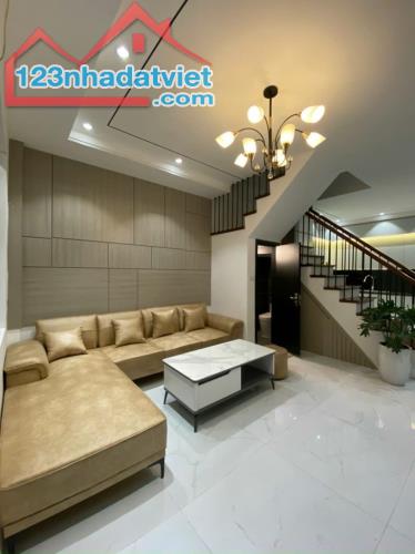 Bán nhà Quan Hoa, gần phố, ngõ thông, mới kong, full nội thất, 46m2, nhỉnh 10 tỷ