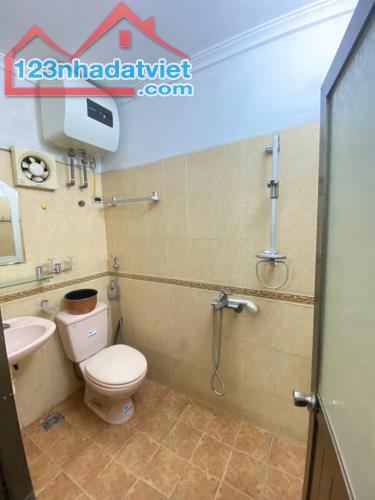 Cho thuê nhà nguyên căn ngõ 25 Lương Khánh Thiện, 30m2, 4 tầng, 2 ngủ, 8 Triệu - 4