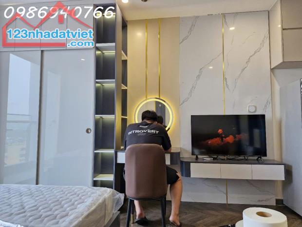 Chính chủ bán căn hộ studio tầng 10 Vinhomes Bắc Giang, nội thất cao cấp, giá 1.6x - 4