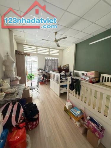 🏦 Nhà mặt tiền đường Đồng Đen,DT 62 m2 công nhận đủ, dtsd 80m ngang khủng 4.3m,dài - 2