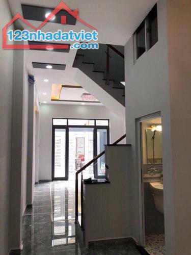 Nhà 1 trệt 2 lầu, hẻm xe hơi đường Lò Lu Quận 9 giá 4,5 tỷ - 1