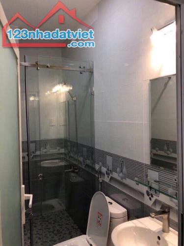 Nhà 1 trệt 2 lầu, hẻm xe hơi đường Lò Lu Quận 9 giá 4,5 tỷ - 5