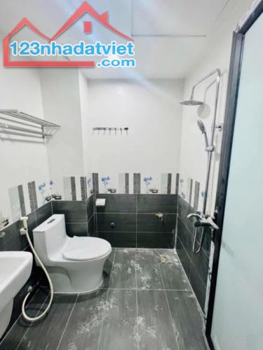 CĂN HỘ DV 6T 10PHÒNG THANG MÁY NGUYỄN SƠN 54M. DÒNG TIỀN 60TR/TH. 12Tỷ - 4