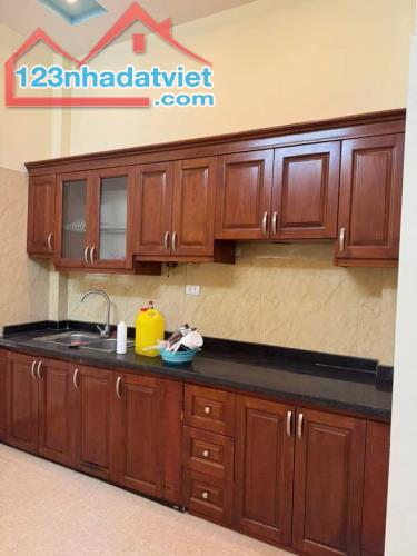 Cho thuê nhà ngõ phố Tam Trinh Yên Sở Hoàng Mai 40m x 4 tầng, giá 11tr/tháng - 2