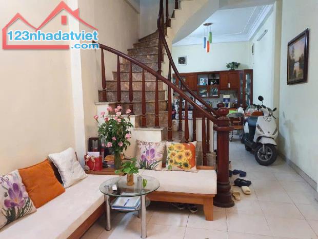 BÁN NHÀ CẦU DỀN - HAI BÀ TRƯNG - NHÀ ĐẸP LUNG LINH, 43M², CHỈ 9 TỶ