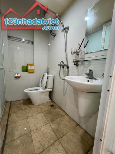 Cho thuê nhà ngõ ô tô Khương Trung 6 tầng x 25m2, 4 ngủ, 4 WC, chỉ 12.5 Triệu - 4