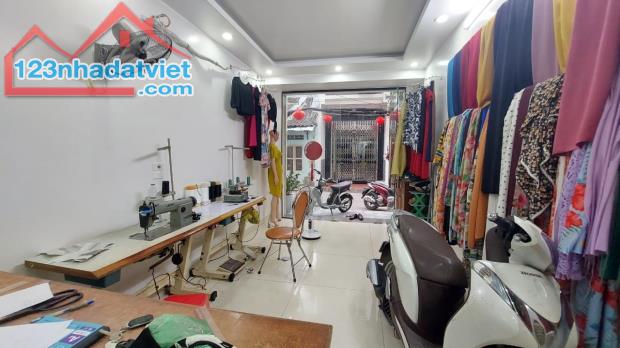 Bán gấp nhà  Nguyễn Hồng Quân, Thượng Lý, Hồng Bàng. 3,1 tỷ, 37m2
