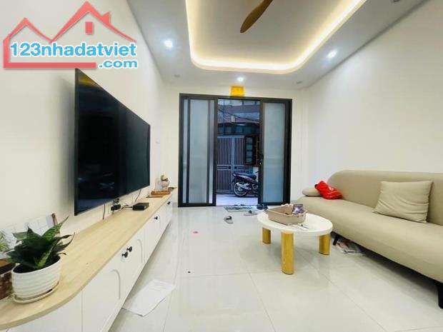 Nhà đẹp Nguyễn Khánh Toàn 30m2 duy nhất 5 tầng siêu hiếm ô tô dừng đỗ phố vip Cầu Giấy Nội - 1