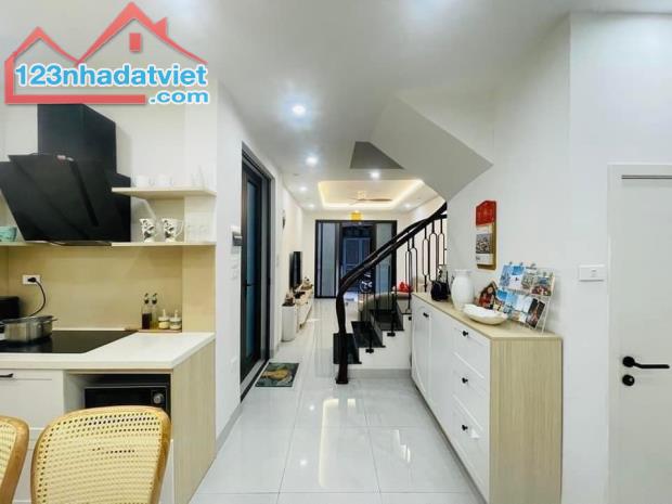 Nhà đẹp Nguyễn Khánh Toàn 30m2 duy nhất 5 tầng siêu hiếm ô tô dừng đỗ phố vip Cầu Giấy Nội - 3