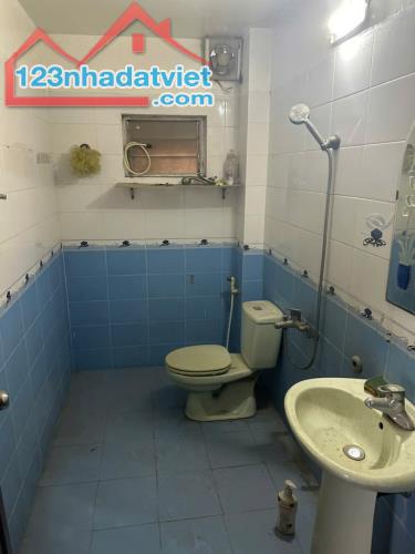 Cho thuê nhà Kim Giang ô tô vào nhà, chỉ  10 triệu, 3 tầng, 50m2, 3 ngủ - 4