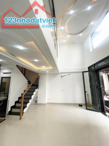 NHÀ MỚI ĐẸP Hoàng Hoa Thám P5 Bình Thạnh, giá chỉ 7.9 tỷ - HXH - LÔ GÓC - 4 Tầng - 40m2 - 2