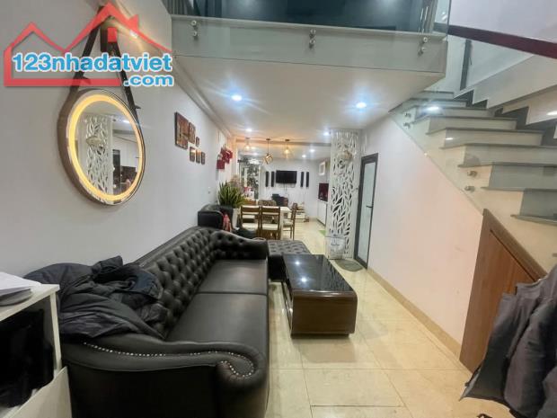 NHÀ DÂN XÂY NGỌC TRÌ THẠCH BÀN 33M2 x 5T TẶNG FULL NỘI THẤT XỊN XÒ Ở NGAY. 5,6TỶ - 1