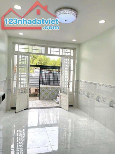 NHÀ ĐẸP GIÁ RẺ DT KHỦNG 41.7m2 SỔ HỒNG VUÔN VỨC , NHỈNH 2 TỶ  .