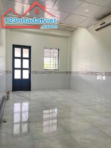 NHÀ ĐẸP GIÁ RẺ DT KHỦNG 41.7m2 SỔ HỒNG VUÔN VỨC , NHỈNH 2 TỶ  . - 2