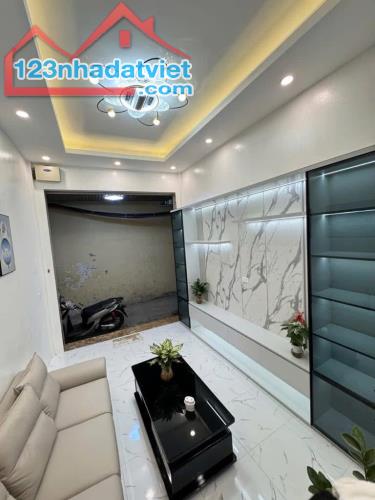 Bán nhà đẹp dân xây 4 tầng, 38m2 giá hạt rẻ, khu dân trí cao phố Nguyễn Lương Bằng, Đống - 1