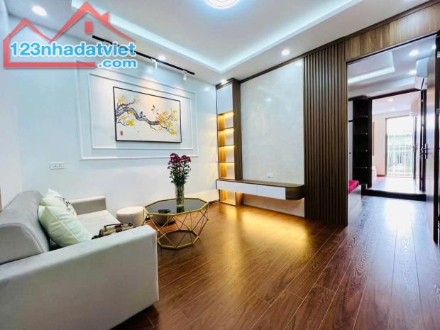 Bán căn hộ tập thể Phương Mai,Đống Đa.60m2, Full nt. Về ở ngay. 2.x tỷ