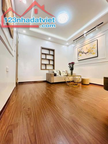 Bán căn hộ tập thể Phương Mai,Đống Đa.60m2, Full nt. Về ở ngay. 2.x tỷ - 1