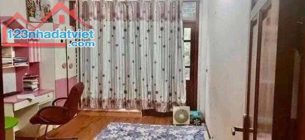 Cho thuê nhà ngõ phố chợ Khâm Thiên Đống Đa 25/35m x 6 tầng, giá 10tr/tháng - 1