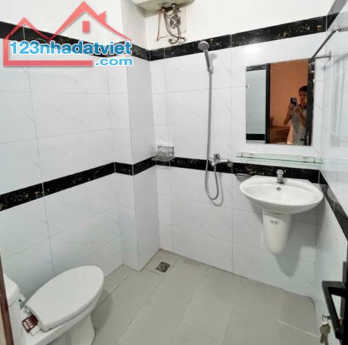 Bán nhà Hoàng Mai, ô tô đỗ cửa, nhà mới, gần phố, 31m2 nhỉnh 5 tỷ - 1