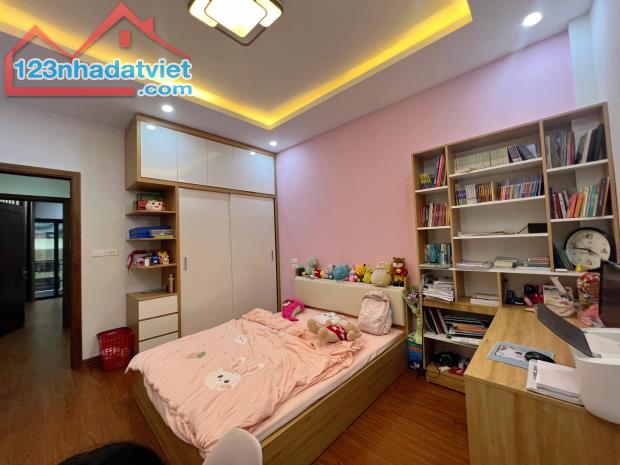 Bán nhà Dân xây Kim Giang, 45m2x6T, Thang máy, ở cực sướng.