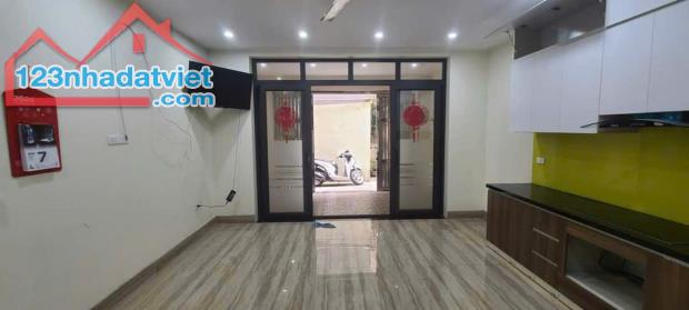 Nhà Nguyễn Ngọc Vũ 5 tầng 50m2 MT 5m 50m ra phố, nhà mới, có ô chờ thang máy, ở + cho thuê - 2