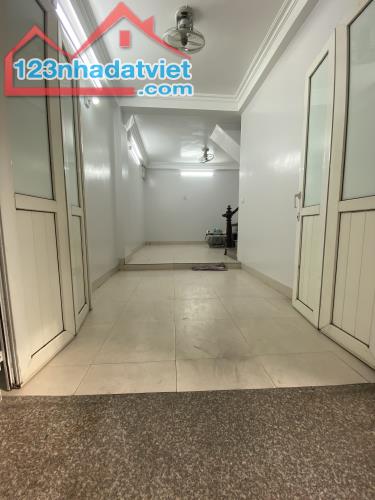 Siêu hiếm - bán nhà Tân Mai 4.5 tầng, 30m2, 5 ngủ, nhỉnh 4 tỷa - 2