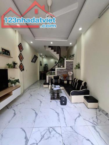 NHÀ 3 TÂNG PHỐ PHAN CHU TRINH, 40M* MT 4M GIÁ NHỈNH 8 TỶ, Ô TÔ, KINH DOANH