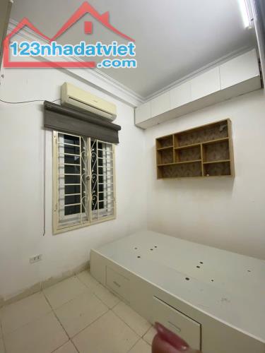 1.35 tỷ có ngay nhà 3 tầng x 15m2 Hoàng Mai, 2 ngủ - 3