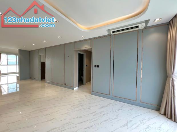 Penthouse Starhill 306m2, 3pn, 4wc, 2 ô xe, chủ NNN, giá 22 tỷ bao gồm thuế phí
Liên hệ: - 3