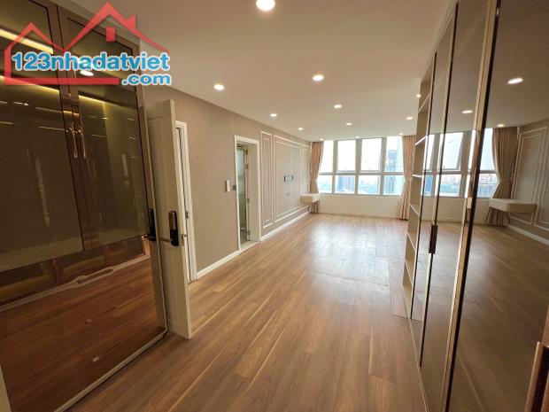 Penthouse Starhill 306m2, 3pn, 4wc, 2 ô xe, chủ NNN, giá 22 tỷ bao gồm thuế phí
Liên hệ: - 4